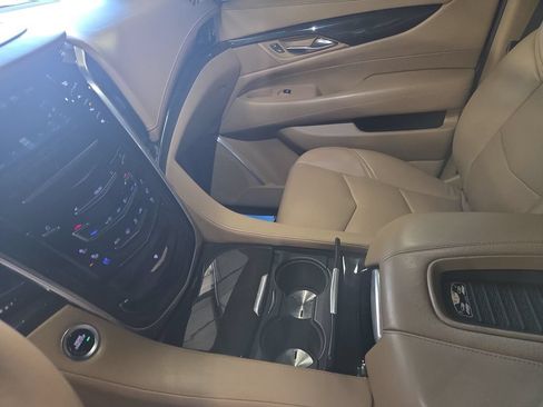 Used 2020 Cadillac Escalade Platinum AWD/4WD image 11