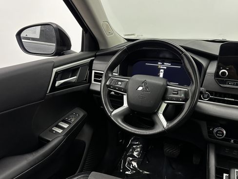 Used 2024 Mitsubishi Outlander SE Black Edition image 29