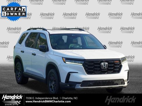 Used 2025 Honda Pilot TrailSport image 1