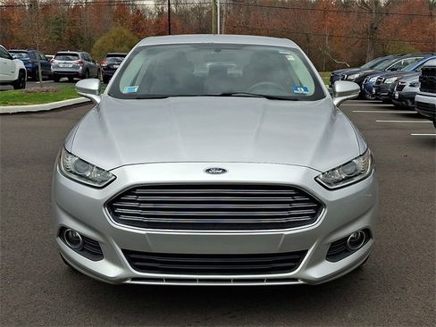 Used 2015 Ford Fusion SE w/ Equipment Group 201A image 2