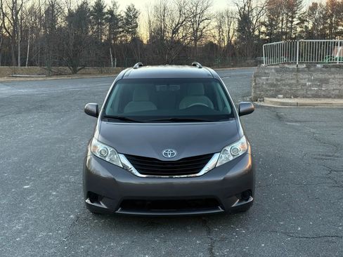 Used 2011 Toyota Sienna LE image 6