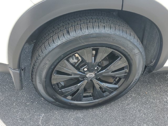 Used 2023 Nissan Rogue SV w/ SV Premium B Package FWD image 5