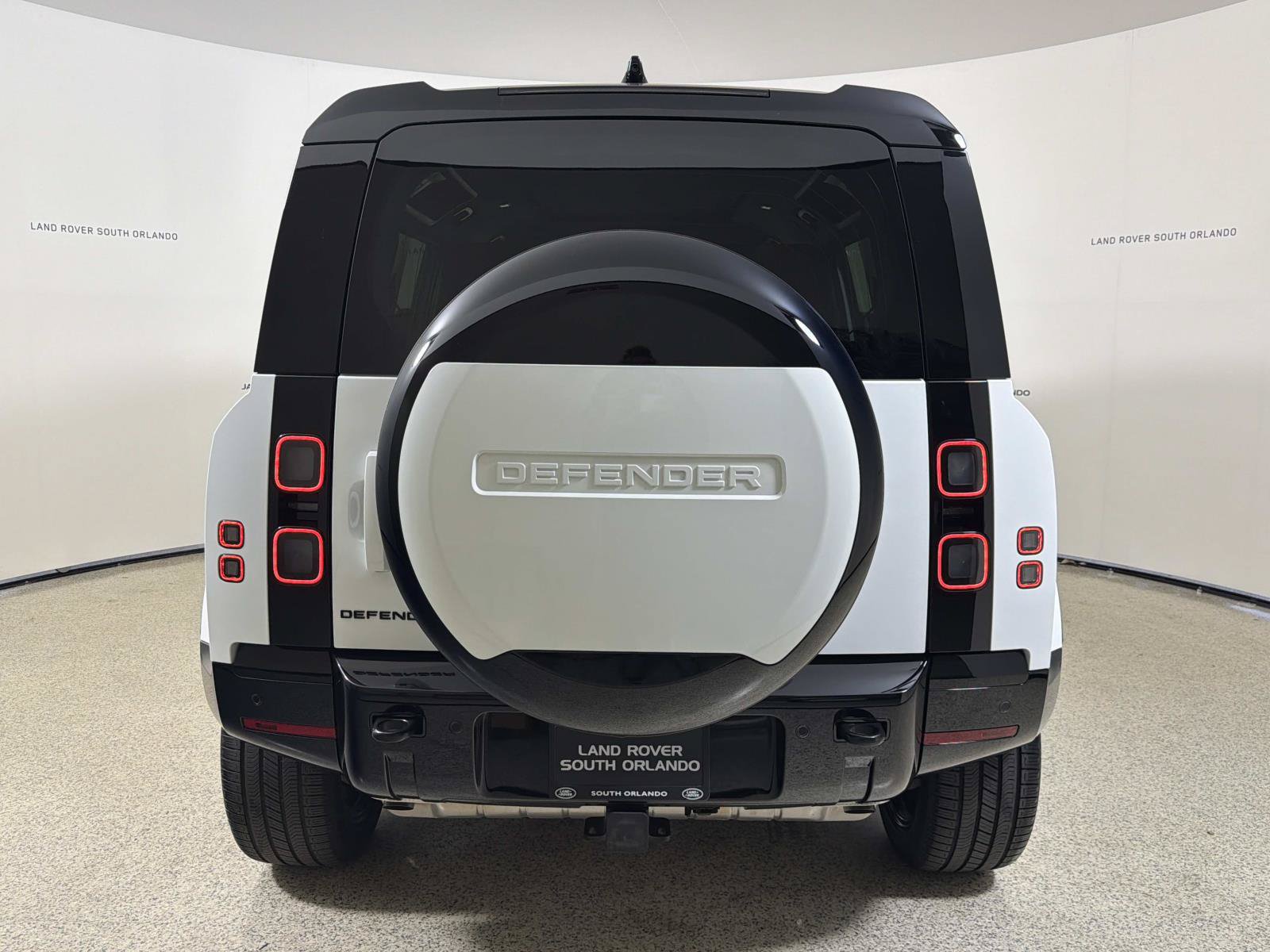 Used 2026 Land Rover Defender 110 X-Dynamic SE AWD/4WD image 4