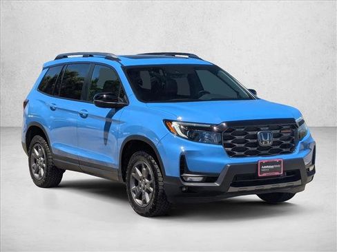 Used 2024 Honda Passport TrailSport image 3