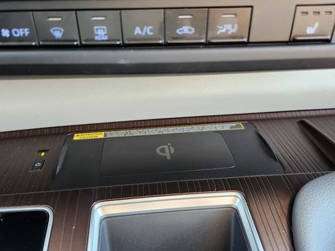 Used 2024 Toyota Sienna XLE w/ XLE Plus Package image 10