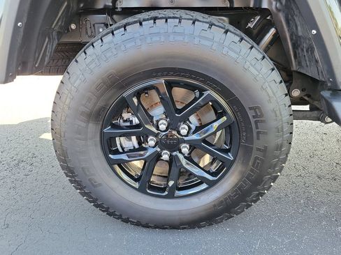 Used 2023 Jeep Gladiator Sport AWD/4WD image 5