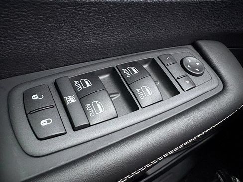New 2026 Chrysler Pacifica Select FWD image 9
