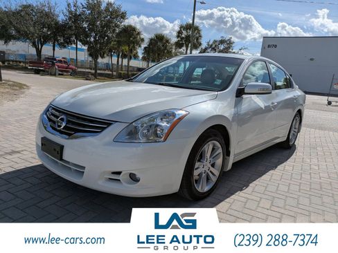 Used 2011 Nissan Altima 3.5 SR w/ 3.5SR Premium Pkg image 6