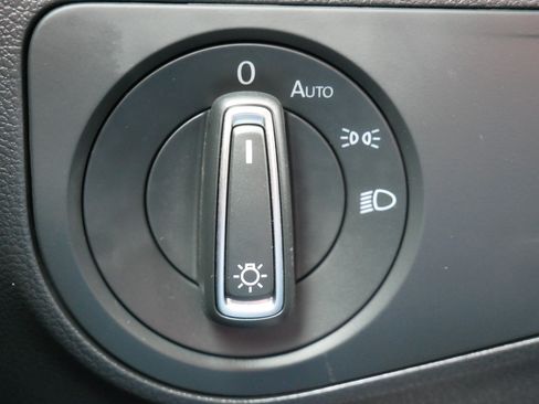Used 2021 Volkswagen Tiguan SE AWD/4WD image 26
