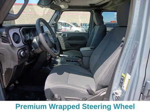 New 2025 Jeep Gladiator Willys image 10