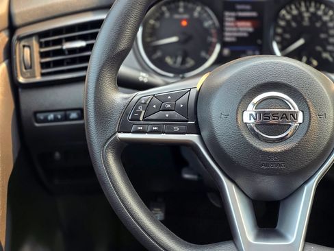 Used 2020 Nissan Rogue SV FWD image 14