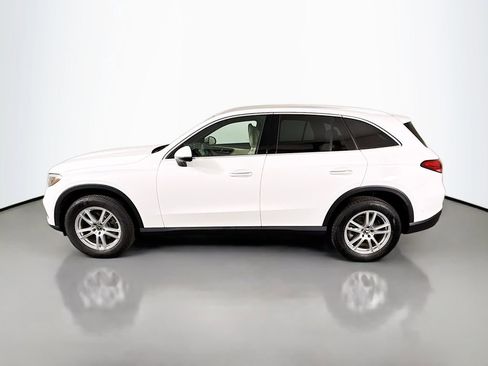 Used 2025 Mercedes-Benz GLC 300 4MATIC image 4