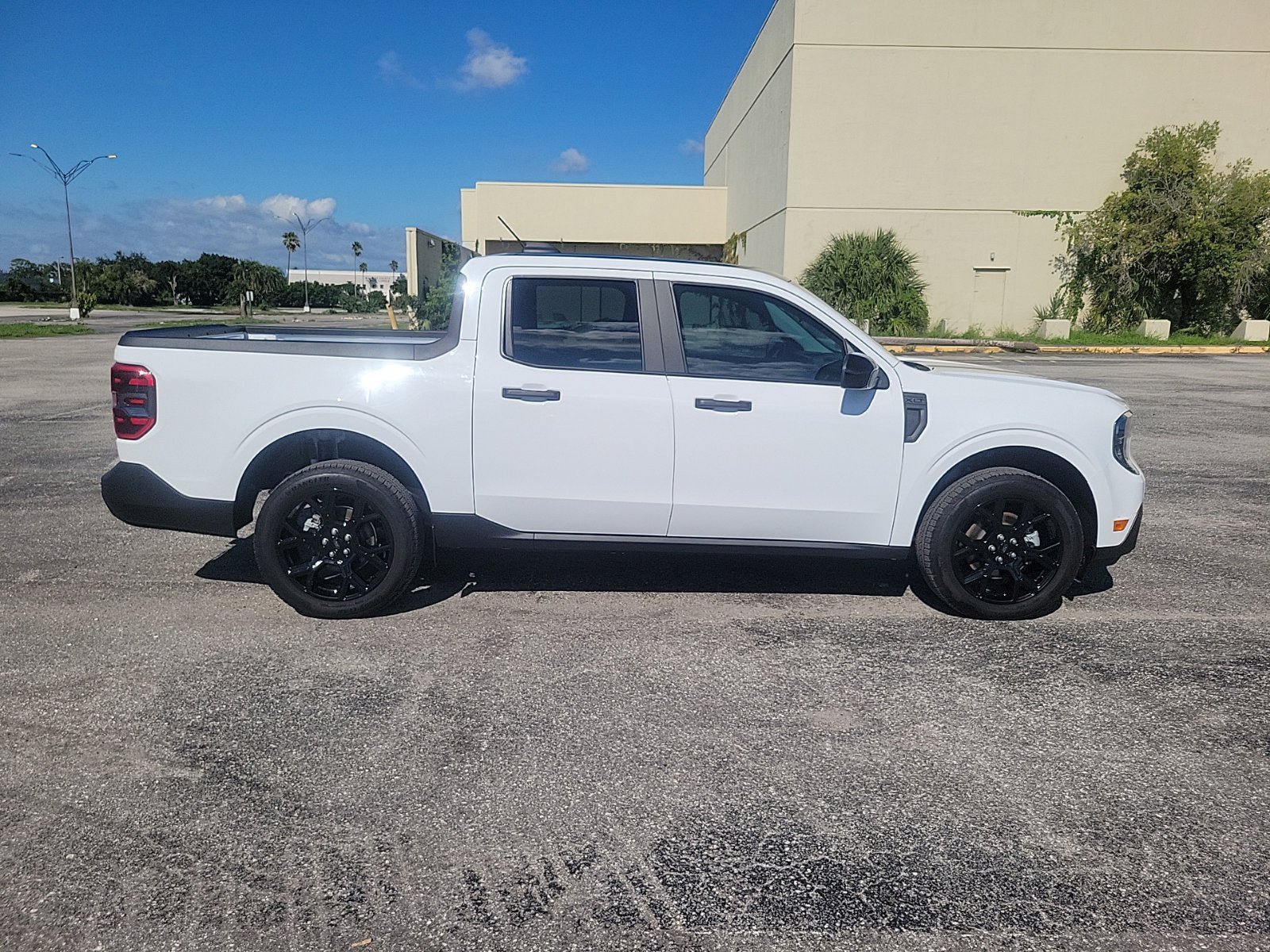 Used 2025 Ford Maverick XLT w/ Black Appearance Package AWD/4WD image 4