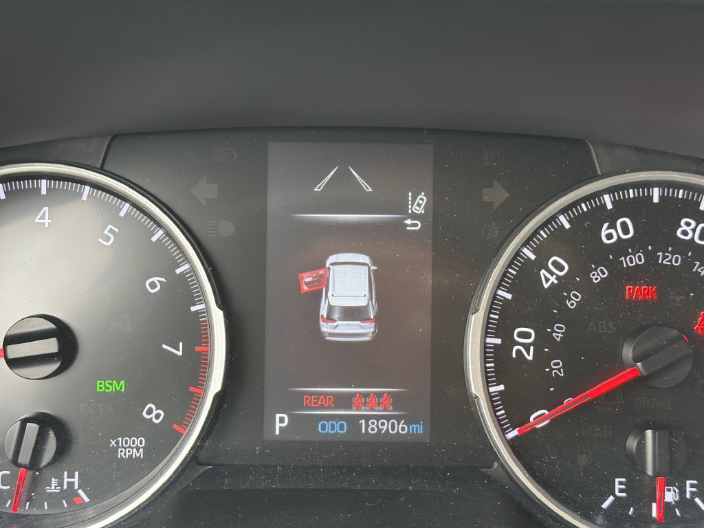 Used 2022 Toyota RAV4 XLE w/ Convenience Package FWD image 33