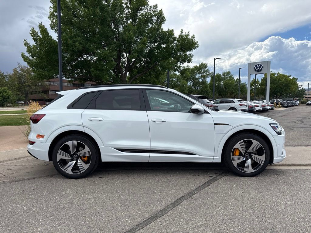 Used 2023 Audi e-tron Premium Plus w/ Premium Plus Package AWD/4WD image 6