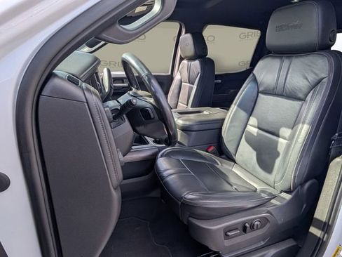 Used 2021 Chevrolet Silverado 1500 High Country w/ Technology Package image 4