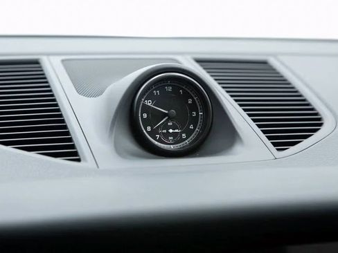 Certified 2025 Porsche Macan image 25