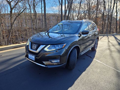 Used 2017 Nissan Rogue SL w/ SL Premium Package image 4