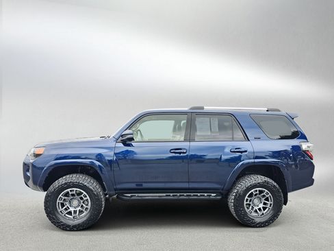 Used 2021 Toyota 4Runner SR5 Premium w/ Moonroof Package AWD/4WD image 2