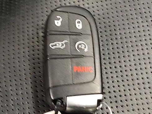 Used 2020 Jeep Grand Cherokee Limited w/ Luxury Group II image 32