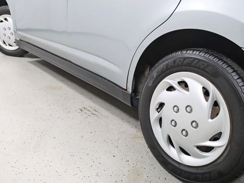 Used 2011 Nissan Versa 1.8 S FWD image 12
