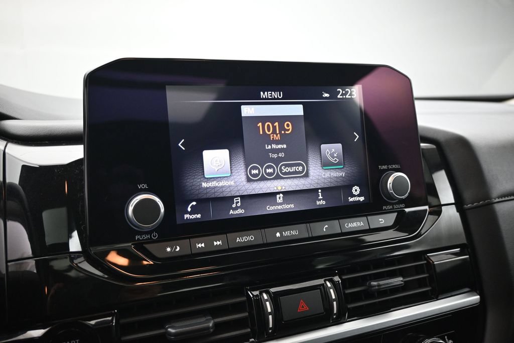 Used 2025 Nissan Pathfinder SV w/ SV Premium Package AWD/4WD image 14