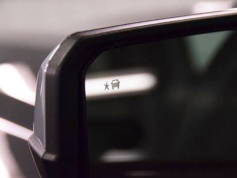 Used 2023 GMC Canyon Denali image 14