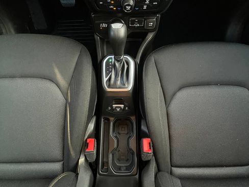 Used 2023 Jeep Renegade Latitude AWD/4WD image 19