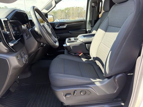 Used 2025 Chevrolet Silverado 1500 LT image 9