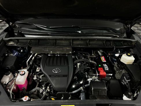 Certified 2023 Toyota Highlander XLE image 8