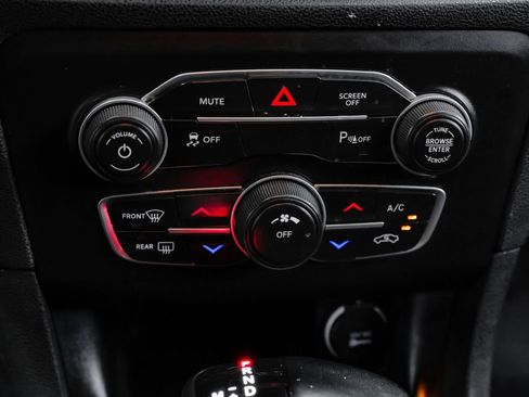 Used 2021 Dodge Charger SXT w/ Blacktop Package image 31