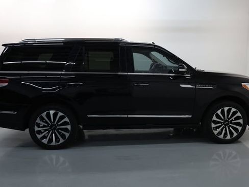 Used 2023 Lincoln Navigator Reserve image 34