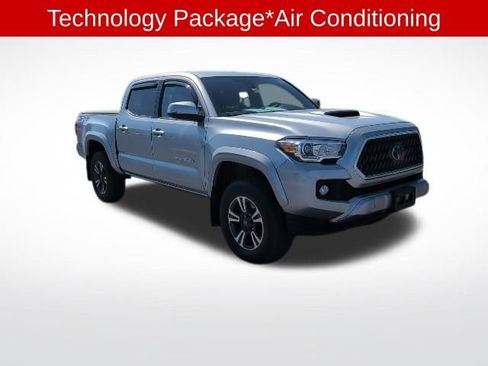 Used 2018 Toyota Tacoma TRD Sport w/ Technology Package image 3
