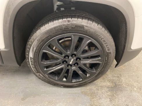 Certified 2023 GMC Acadia SLE w/ Driver Convenience Package image 31