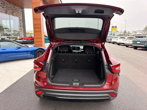 Used 2025 Chevrolet Trax RS w/ Driver Confidence Package FWD image 17