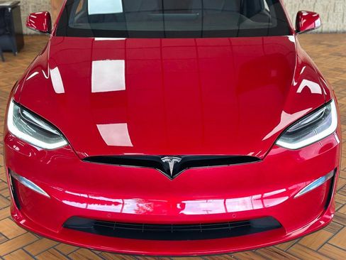 Used 2022 Tesla Model X Plaid image 5