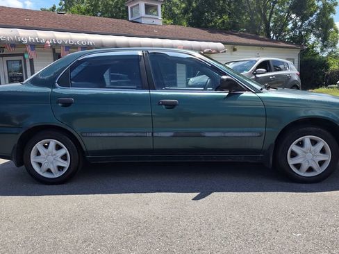 Used 2002 Suzuki Esteem GLX FWD image 4