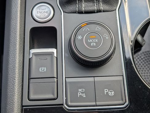 Used 2021 Volkswagen Atlas Cross Sport SEL Premium R-Line AWD/4WD image 21