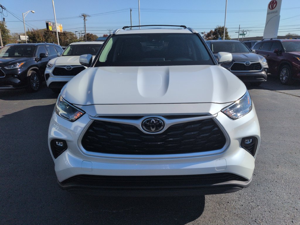 Used 2022 Toyota Highlander XLE AWD/4WD image 8