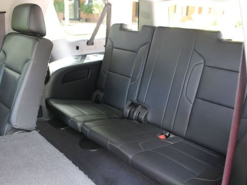 Used 2020 Chevrolet Suburban LT RWD image 14