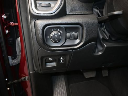 Used 2025 RAM 1500 Laramie AWD/4WD image 12