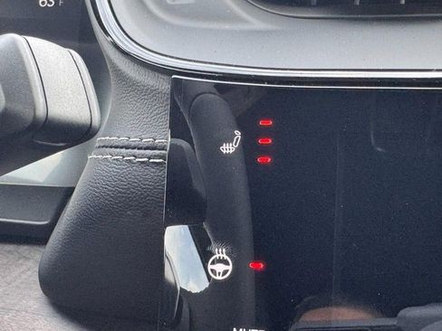 New 2026 Jeep Grand Cherokee Altitude image 13