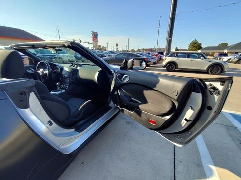 Used 2015 Nissan 370Z Roadster RWD image 28