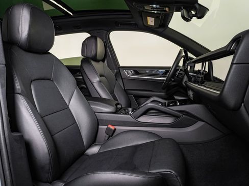 Certified 2026 Porsche Cayenne AWD/4WD image 15