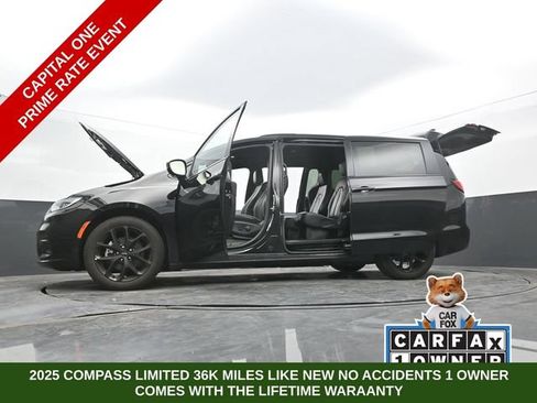 Used 2025 Chrysler Pacifica Limited FWD image 68