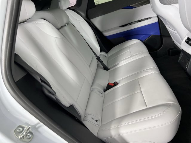 Used 2027 Cadillac Optiq Luxury RWD image 27