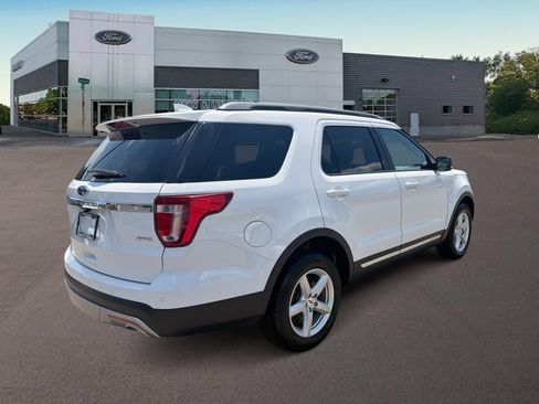 Used 2017 Ford Explorer XLT w/ Equipment Group 202A AWD/4WD image 9