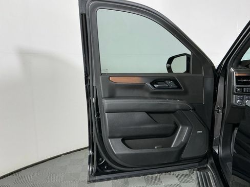 Used 2025 GMC Yukon Denali w/ Sun & Power Step Package AWD/4WD image 18