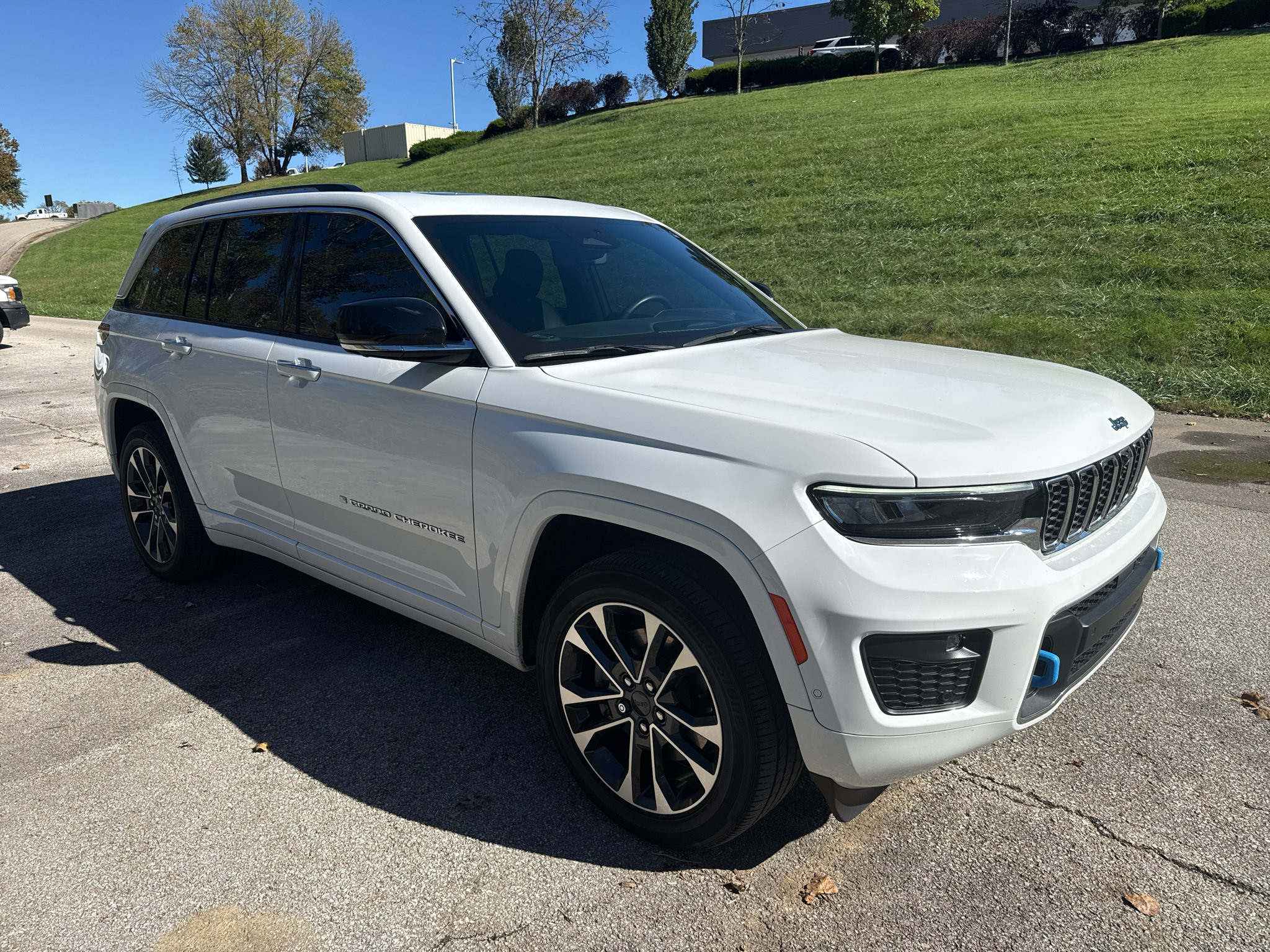 Used 2022 Jeep Grand Cherokee Overland w/ Advanced Protech Group III AWD/4WD image 1