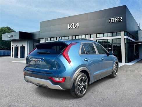Certified 2025 Kia Niro EX image 8